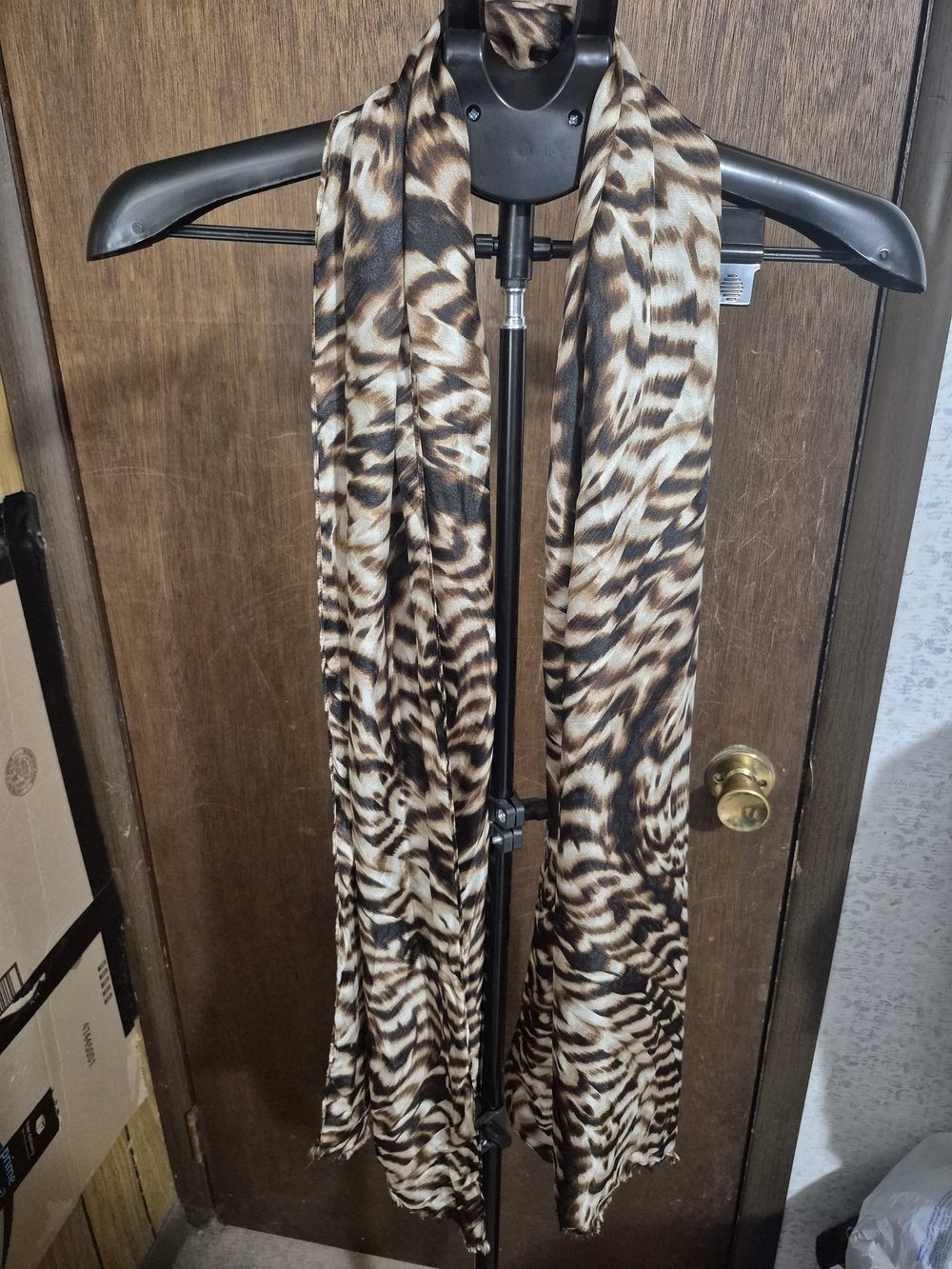 Calvin Klein 100% Silk Animal Print Fringed Scarf Neutral Oblong Wrap - Picture 2 of 6